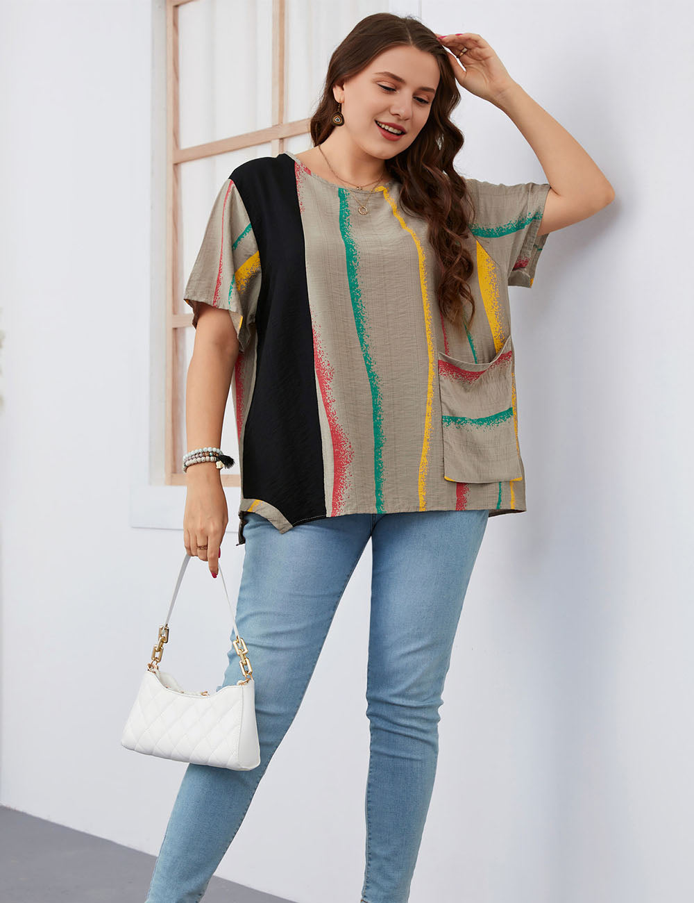 Women_Plus_Size_Loose_Irregular_Lines_Graphic_Tee_PRUSES_11