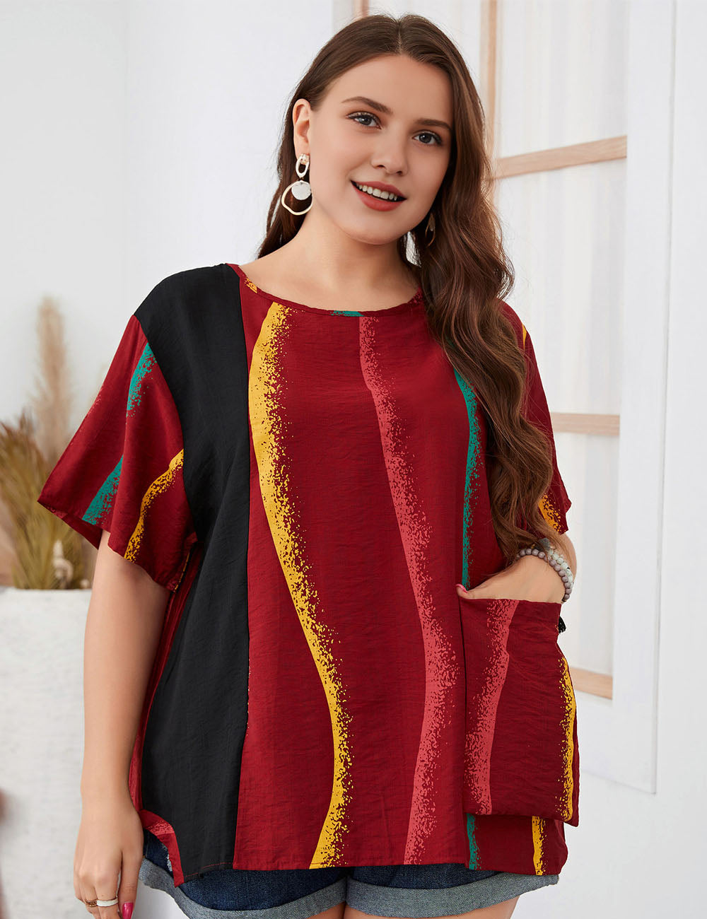 Women_Plus_Size_Loose_Irregular_Lines_Graphic_Tee_PRUSES_13