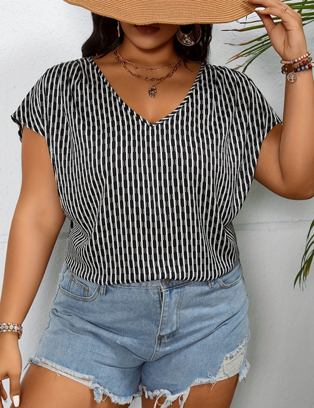 Women_Plus_Size_V-Neck_Striped_T-Shirt_PRUSES_6