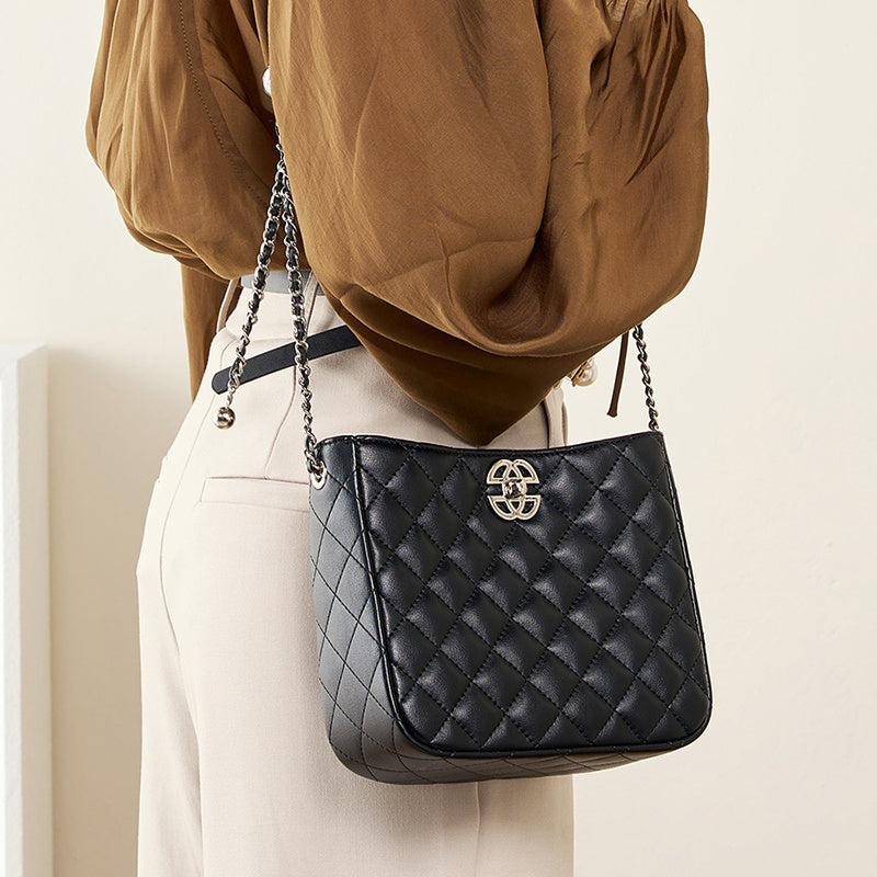 Women's black Quilted Genuine Leather Chain Crossbody Bag