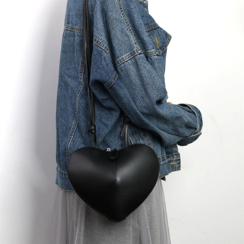 black_leather_heart_zipper_crossbody_mini_bags_22