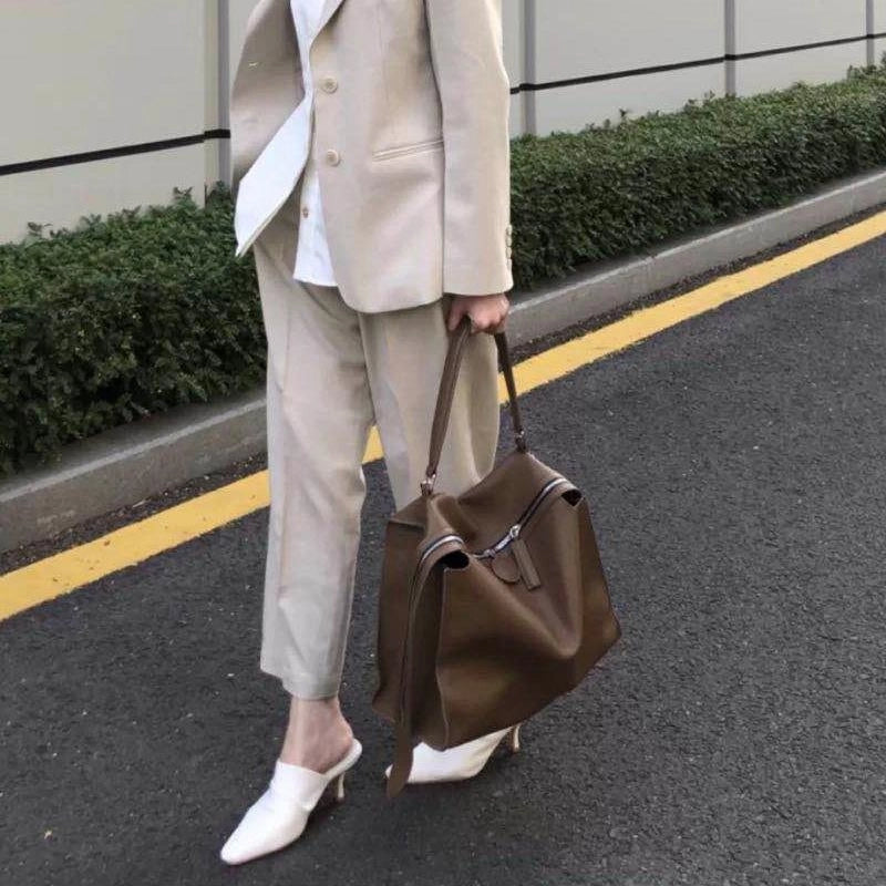 brown_leather_zipper_large_tote_bag_with_wide_shoulder_strap_2__1jpgmst