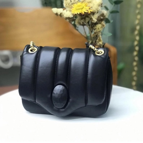 Black Padded Shoulder Bag Chain Crossbody Purse with Botton | PRUSES