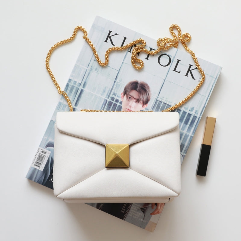 White_Leather_Quilted_Bag_Fashion_Rivet_Crossbody_Chain_Bag_PRUSES-1