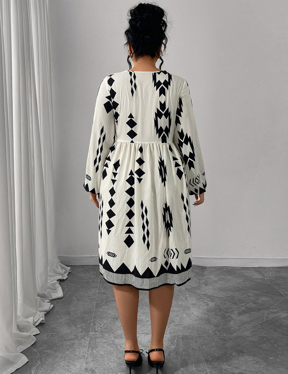 Women Plus Size V-Neck Puff Sleeve Printed Midi Dress