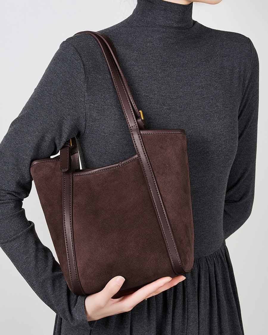 Person holding a coffee Suede bag 
