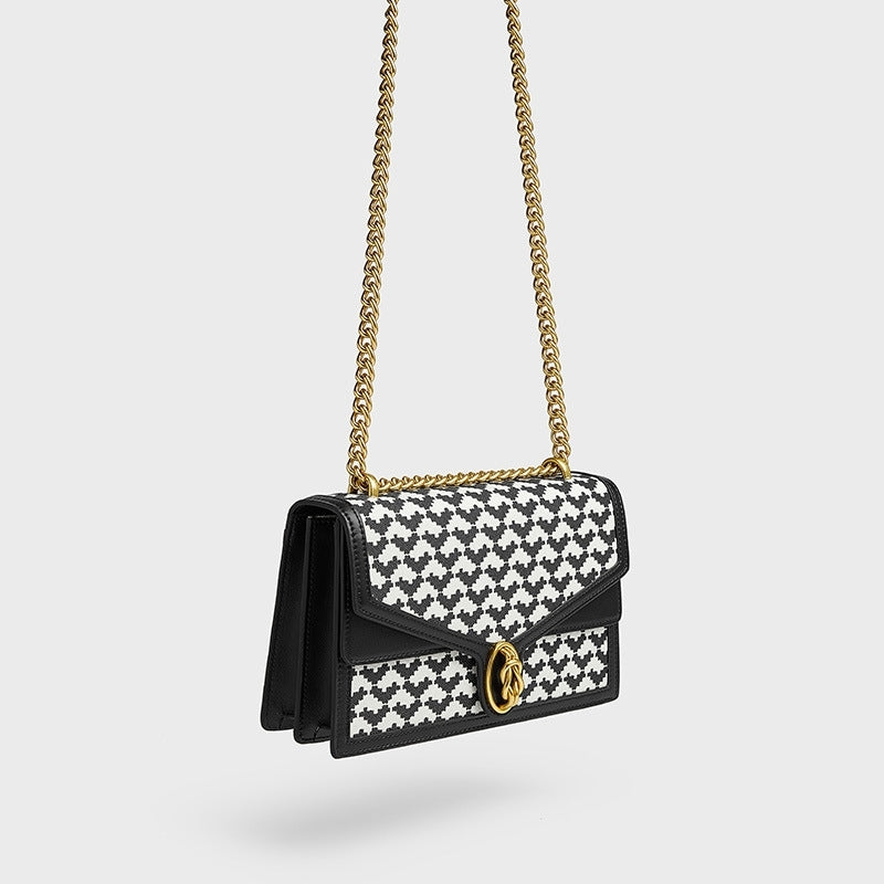 black_and_white_embroidery_heart_printed_flap_square_chain_shoulder_bags_3