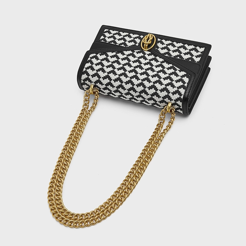 black_and_white_embroidery_heart_printed_flap_square_chain_shoulder_bags_4