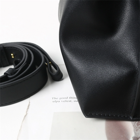 black_leather_draw_sting_shoulder_bag_5__3.jpg.mst