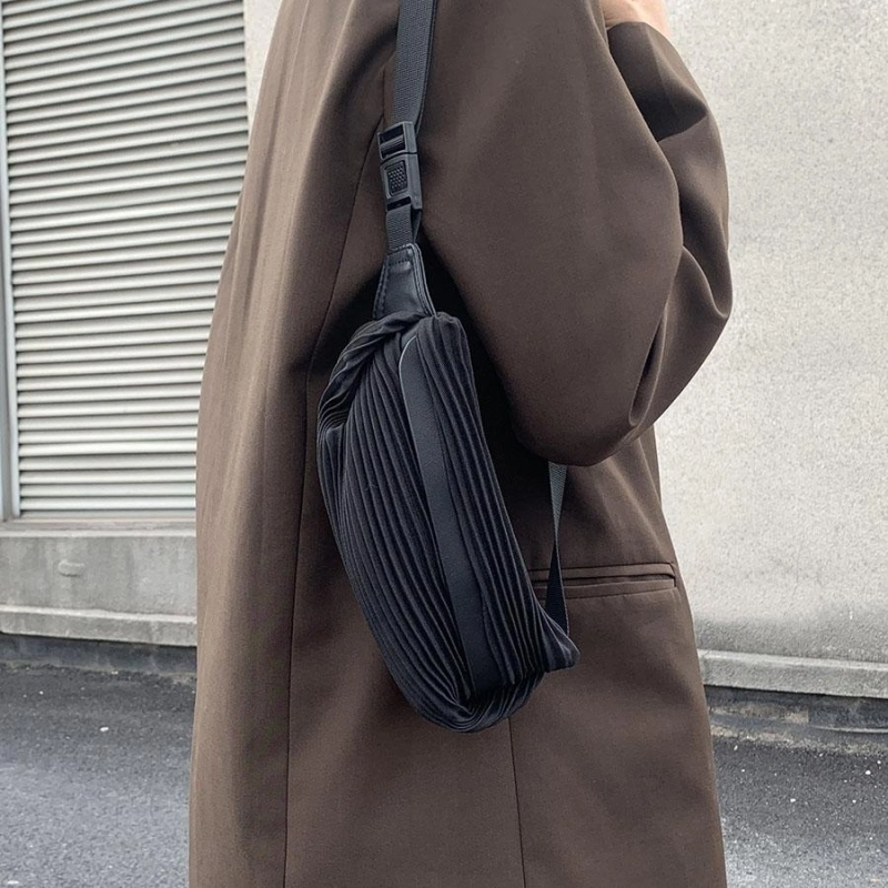 black_wrinkle_fanny_pack_waist_bag_with_zipper_2