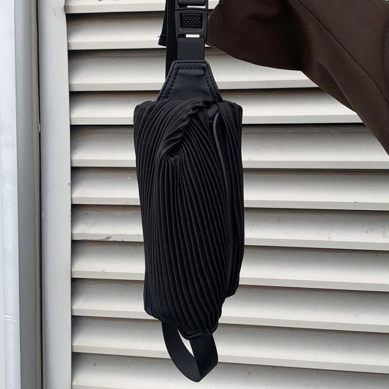 black_wrinkle_fanny_pack_waist_bag_with_zipper_3