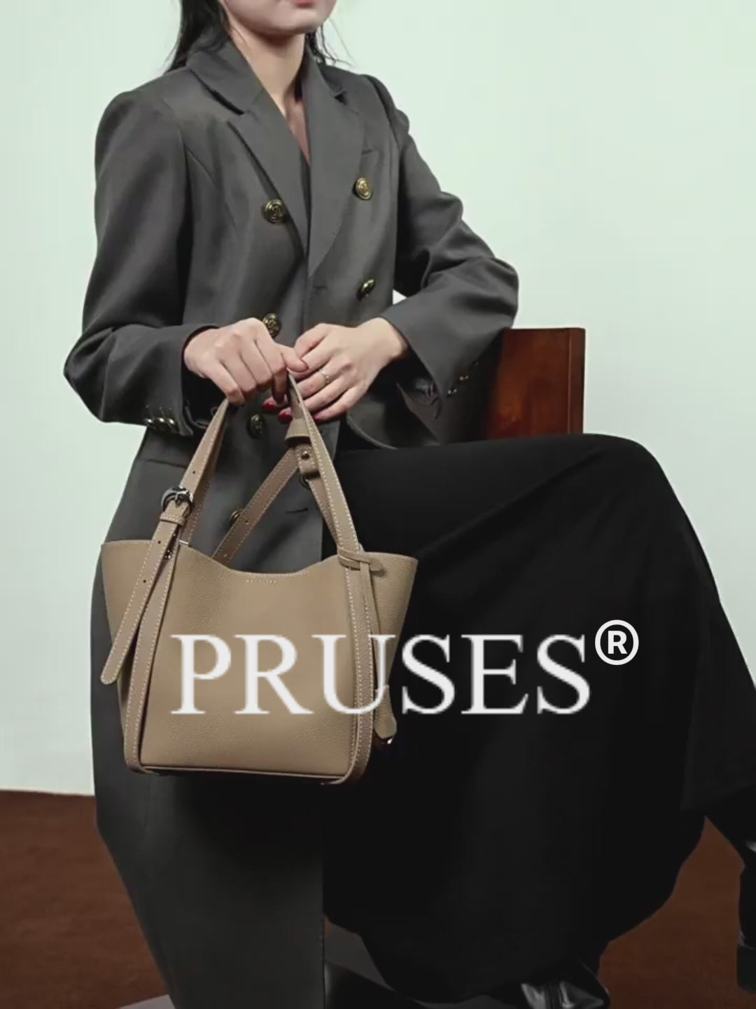 Genuine Leather Bucket Tote Bag pruses vedio