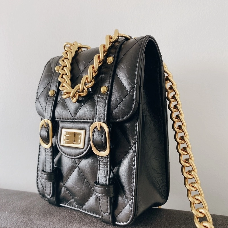 women_s_black_leather_quttied_bag_large_size_with_chain_15
