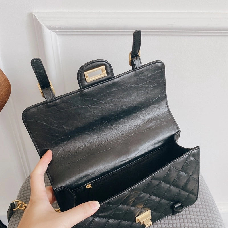 women_s_black_leather_quttied_bag_large_size_with_chain_15